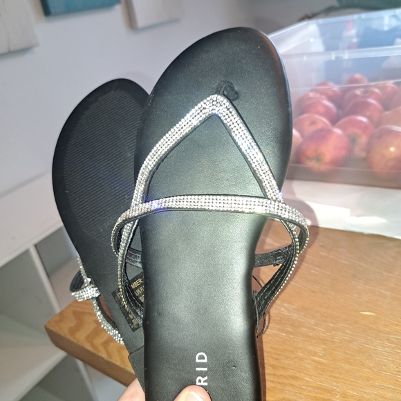 Wide width sandals - Picture 2 of 3